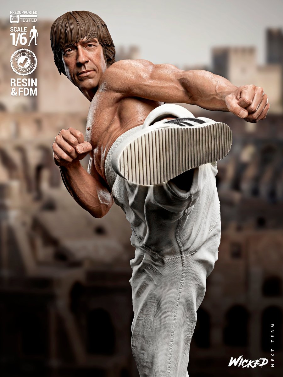 Chuck Norris Sculpture - Image 5